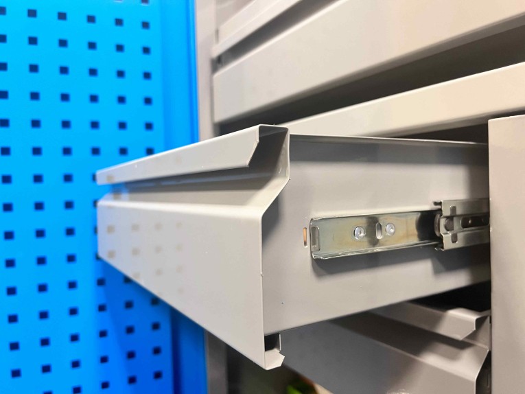 Шкаф инструментальный TNC 100.B1.S2 купить в Красноярске Шкаф инструментальный TNC 100.B1.S2 купить в Красноярске