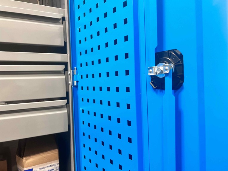 Шкаф инструментальный TNC 101.4S купить в Красноярске Шкаф инструментальный TNC 101.4S купить в Красноярске