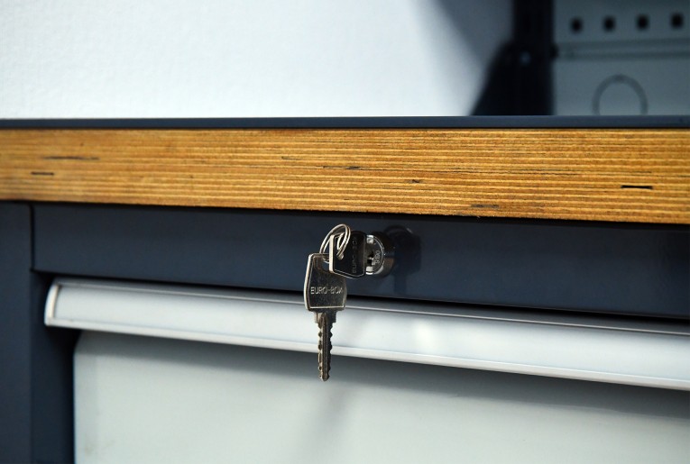 Верстак FBK 1551.14.3-1 купить в Красноярске Верстак FBK 1551.14.3-1 купить в Красноярске