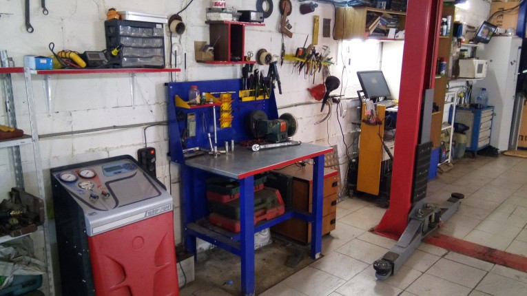 Верстак-стол бестумбовый ВП-1 с экраном купить в Красноярске Верстак-стол бестумбовый ВП-1 с экраном купить в Красноярске